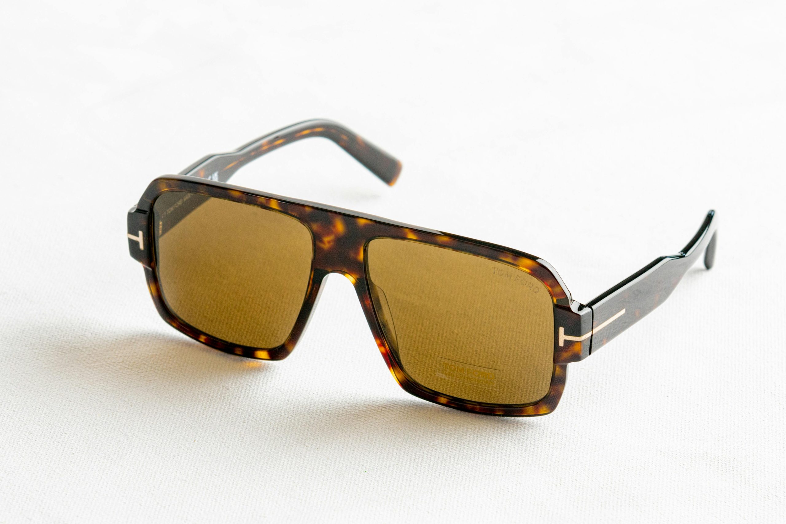 Elegant tortoiseshell sunglasses with brown lenses on a clean white background.